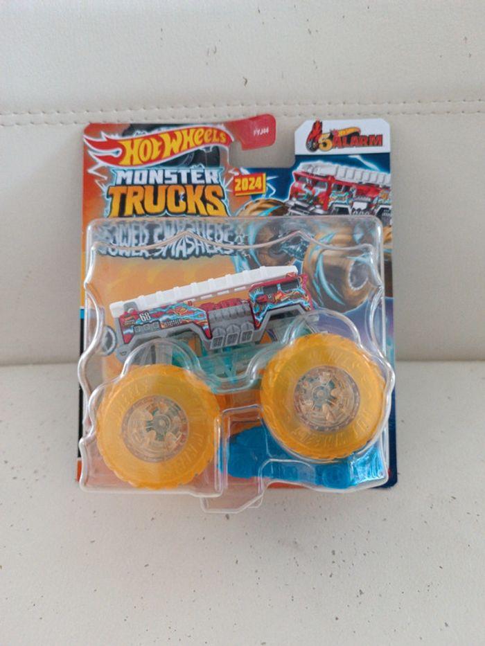 Monster truck hot Wheels power smashers neuf 1/64 ,5 Alarme - photo numéro 1