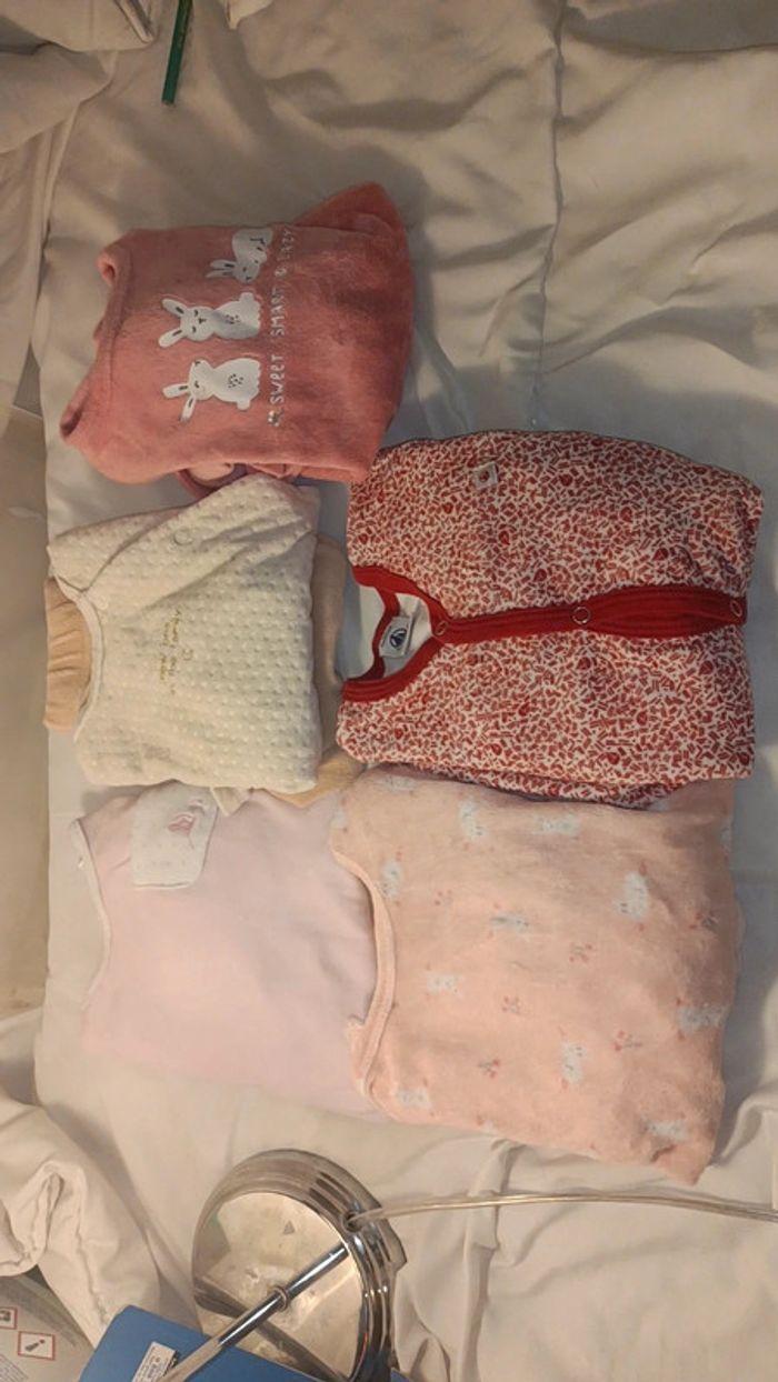 Lot de 5 pyjamas fille 6 mois - photo numéro 1