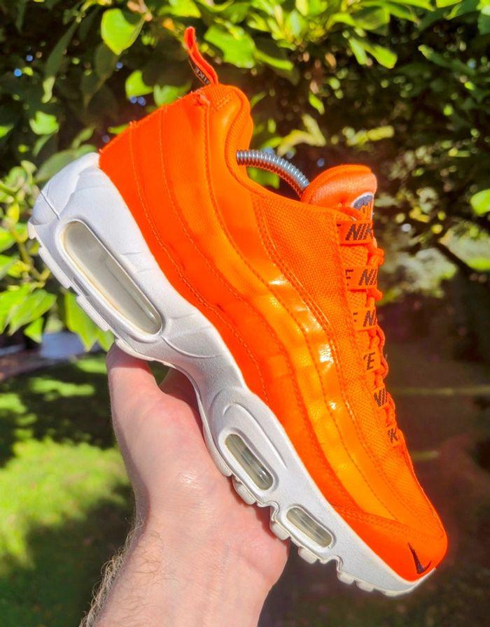 Baskets Nike air max 90 overbranding total orange pointure 40 neuves sans boîte - photo numéro 1