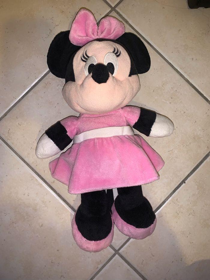 Peluche Minnie en très bon état comme neuve - photo numéro 1