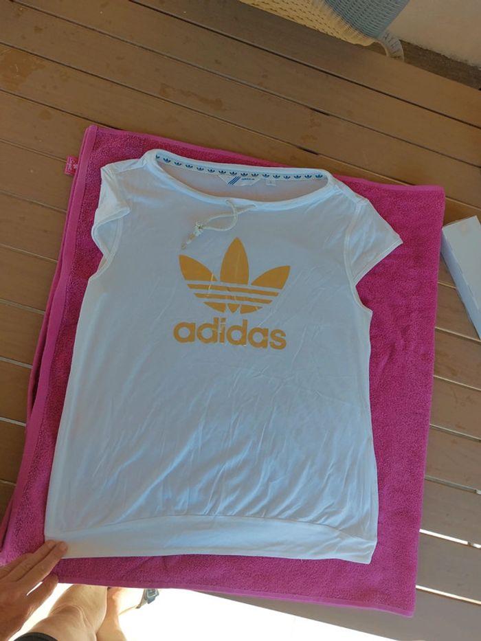 Tee-shirt Adidas blanc écriture or - photo numéro 1