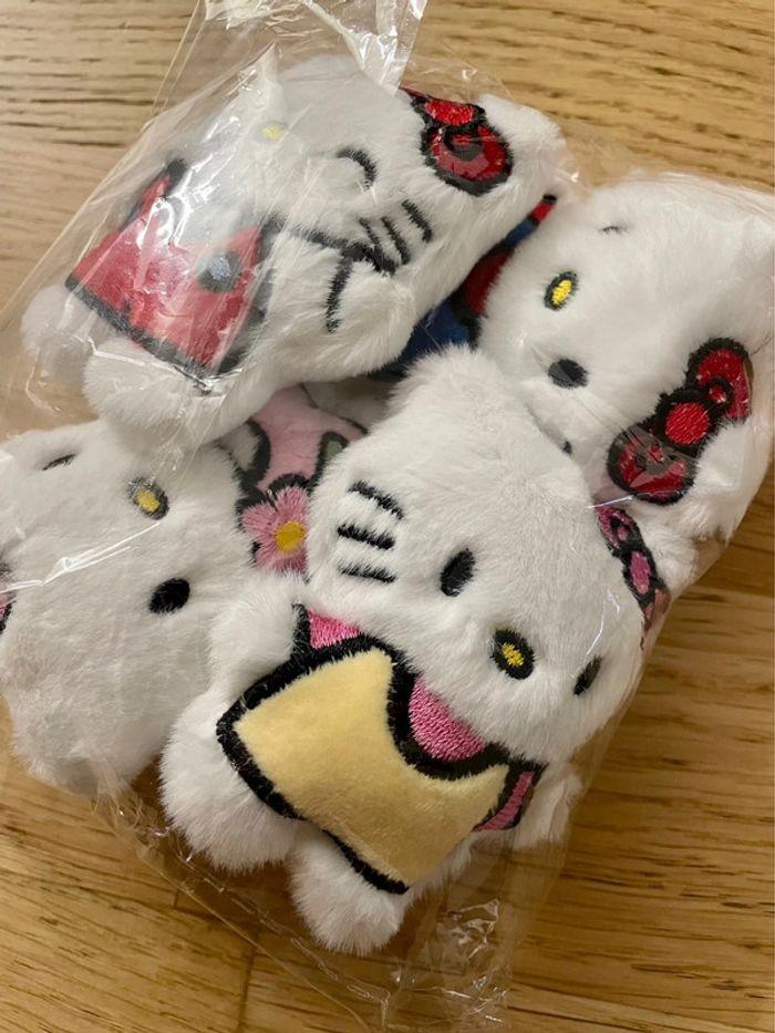 Lot de 4 pin’s Hello Kitty - photo numéro 3