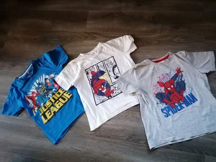 Lot T shirt 8 ans super heros - photo numéro 1