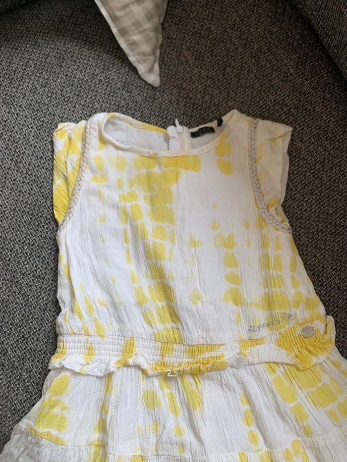 Robe courte jaune et blanche, IKKS, 6 ans en très bon état - photo numéro 2