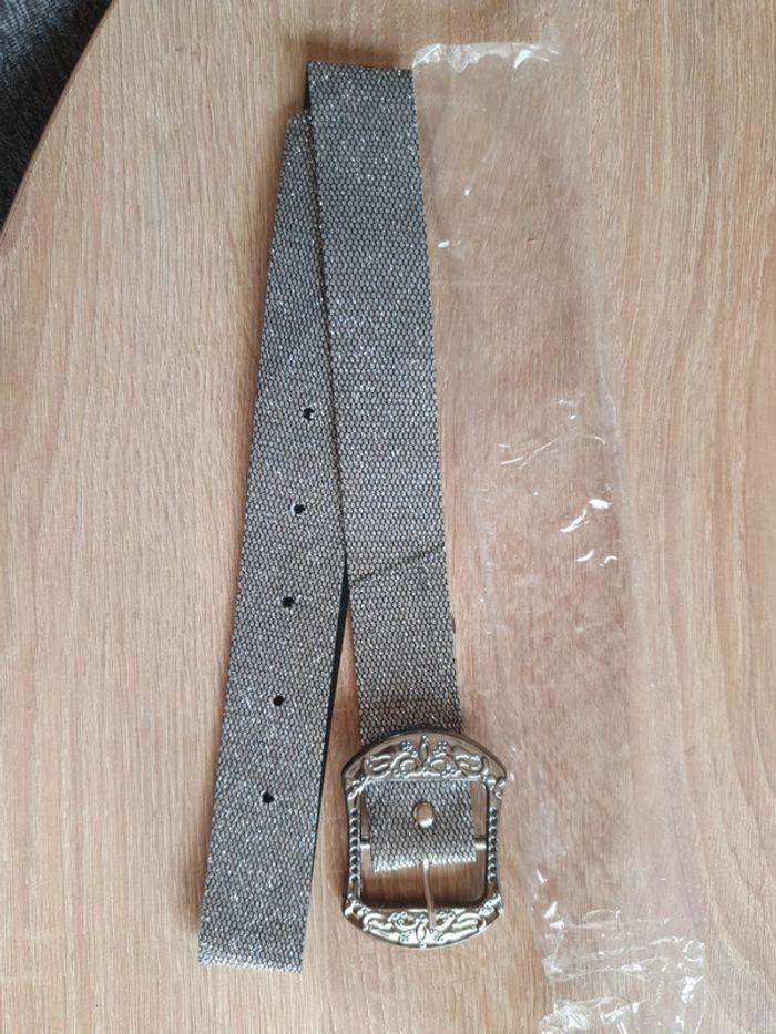 Ceinture neuve 83.5 cm