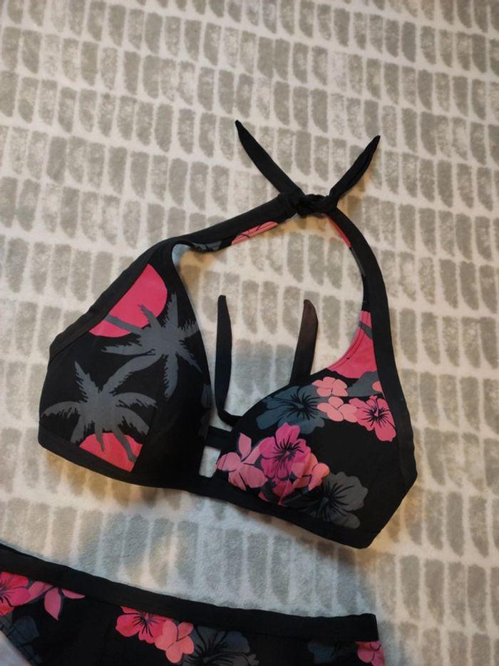 Maillot de bain 2 pièces noir et rose hibiscus et palmier tribord taille 38 M - photo numéro 3