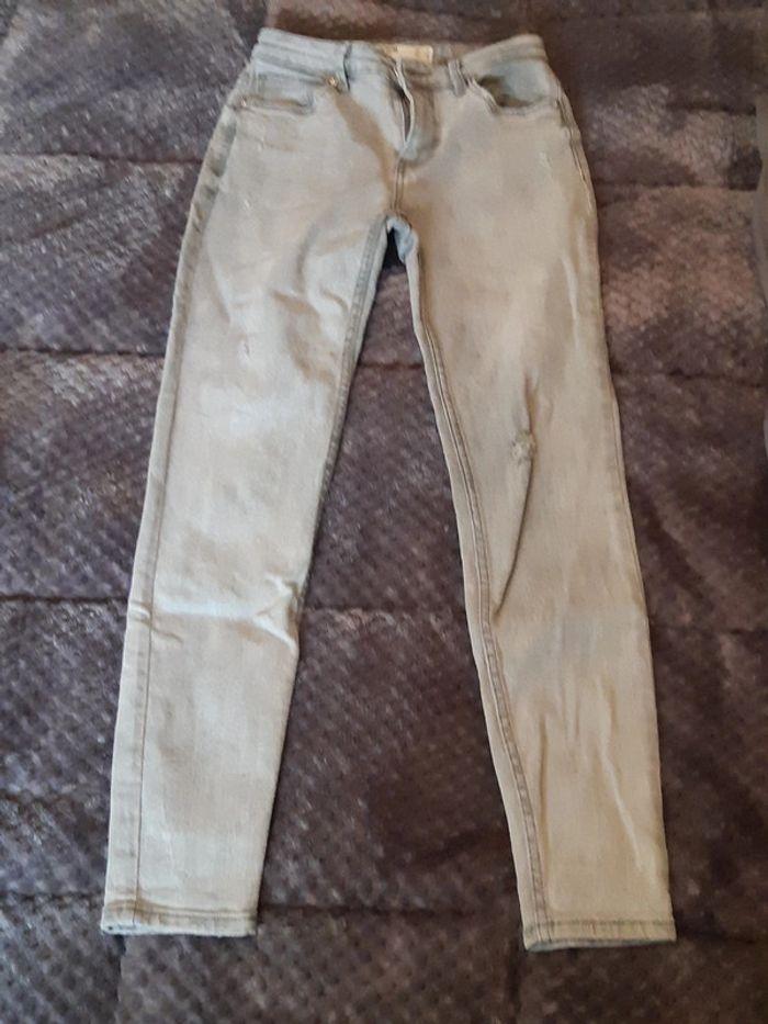 Jeans Bershka T32 (très petit 36) - photo numéro 1