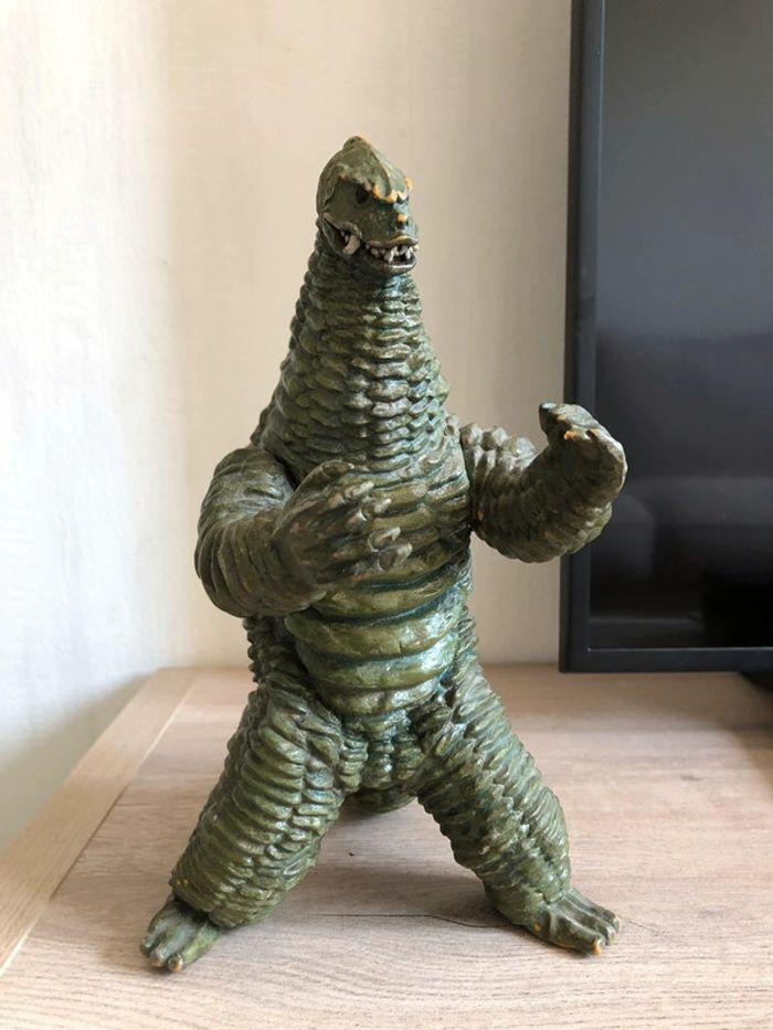 Red king ultraman kaiju billiken 1988 godzilla - photo numéro 1