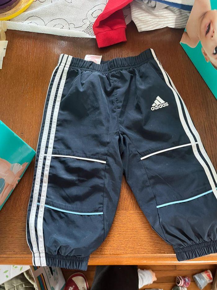 Pantalon jogging Adidas 12 mois - photo numéro 1