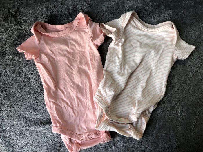 Lot de 2 bodies neufs naissance