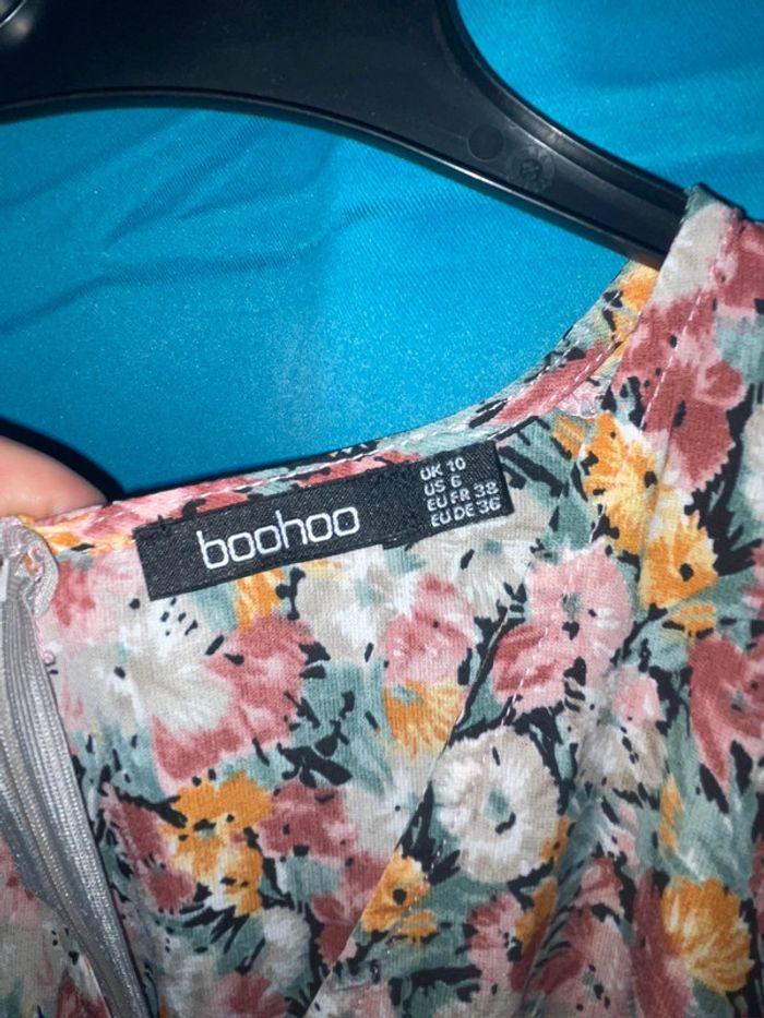 Robe à fleurs « boohoo » taille 36/38 - photo numéro 2