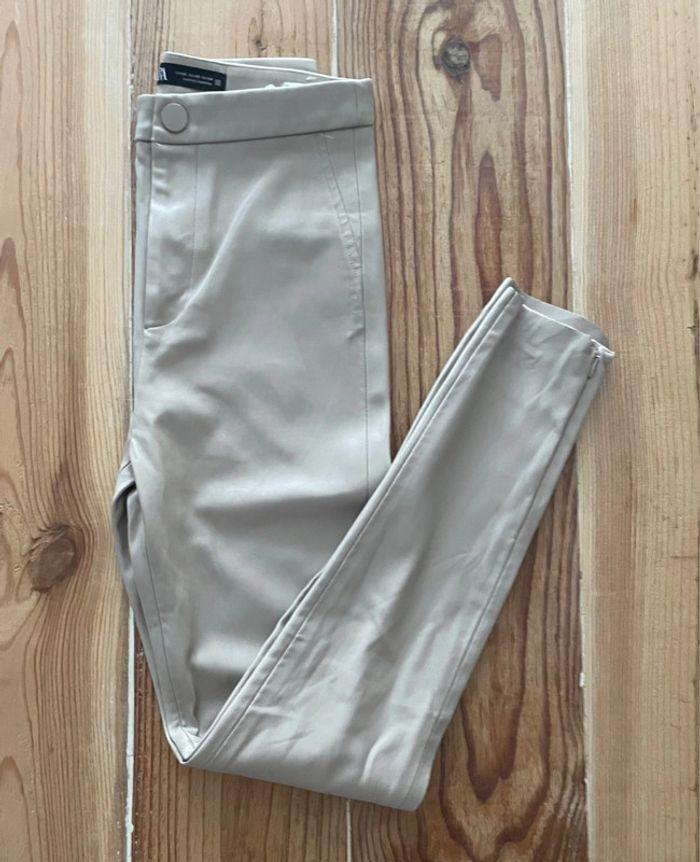 Pantalon similicuir beige taille haute Zara taille  XS - photo numéro 1