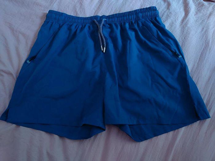 Short Sport Taille L Neuf - photo numéro 1