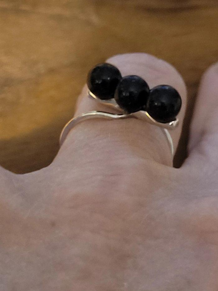 Bague Misaki argentée avec 3 perles noires - photo numéro 3