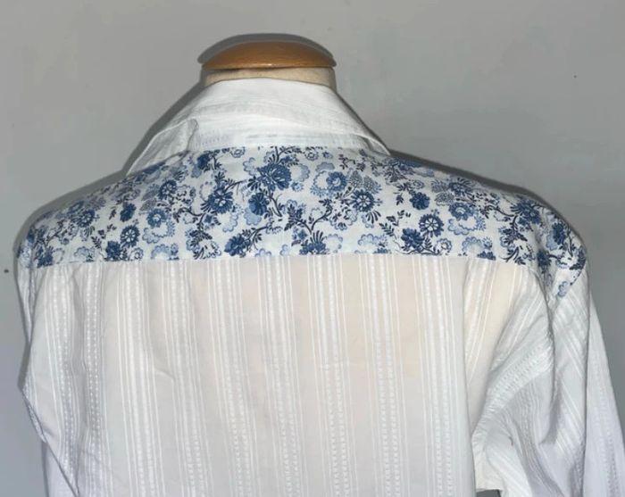 Chemise Zara pour Homme - Taille M - Blanche à Motifs Fleuris Bleus - photo numéro 4