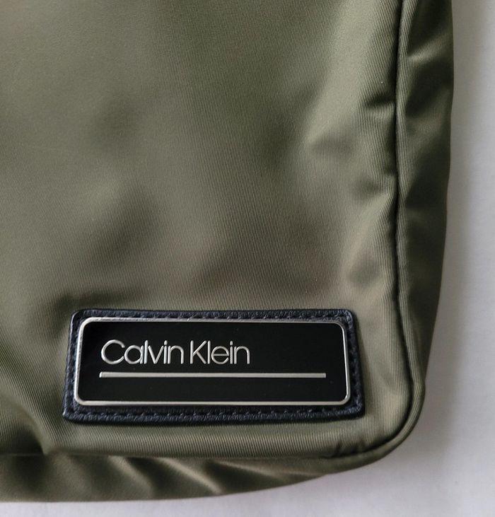 Sacoche verte kaki Calvin Klein double poche neuve sans étiquette - photo numéro 3