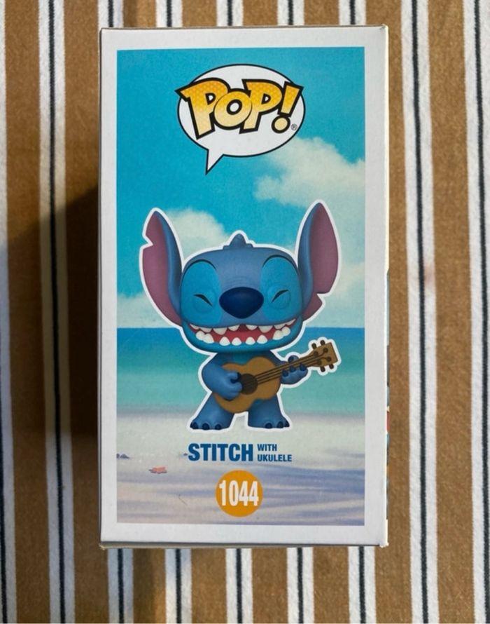 Stitch avec son ukulélé - photo numéro 3