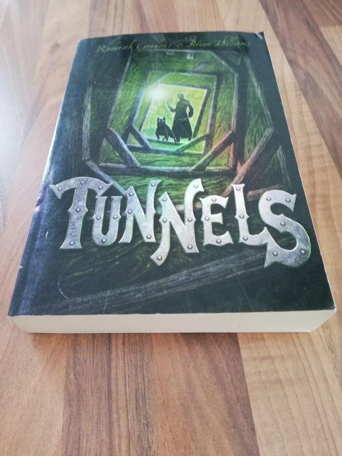 Livre tunnels tome 2📚 - photo numéro 3