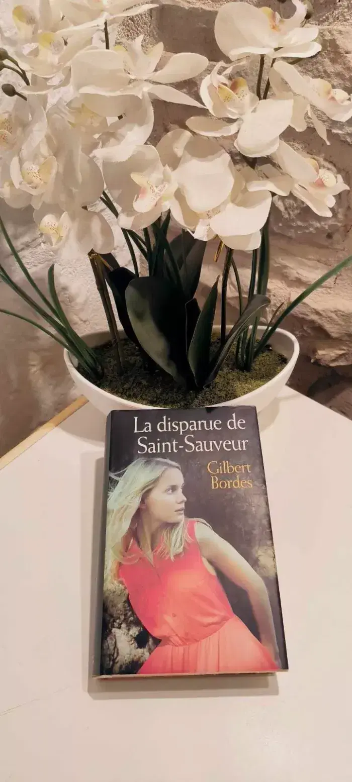 livre LA DISPARUE DE SAINT-SAUVEUR - Gilbert BORDES en tres bon etat - photo numéro 1