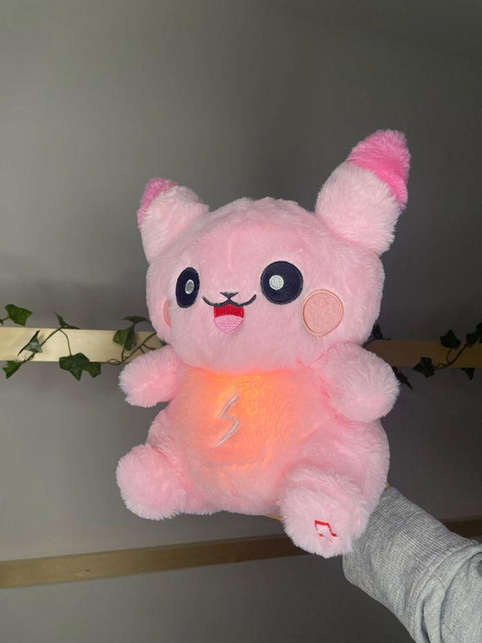 Peluche lumineuse Pokémon Pikachu qui respire - photo numéro 7