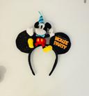 Disneyland Paris ears serre tête oreilles Mickey peluche 3D Collection World's Biggest Mouse Party 90ème anniversaire. Minnie Princesse Disney Store Déguisement Carnaval Halloween robe lot SOP77