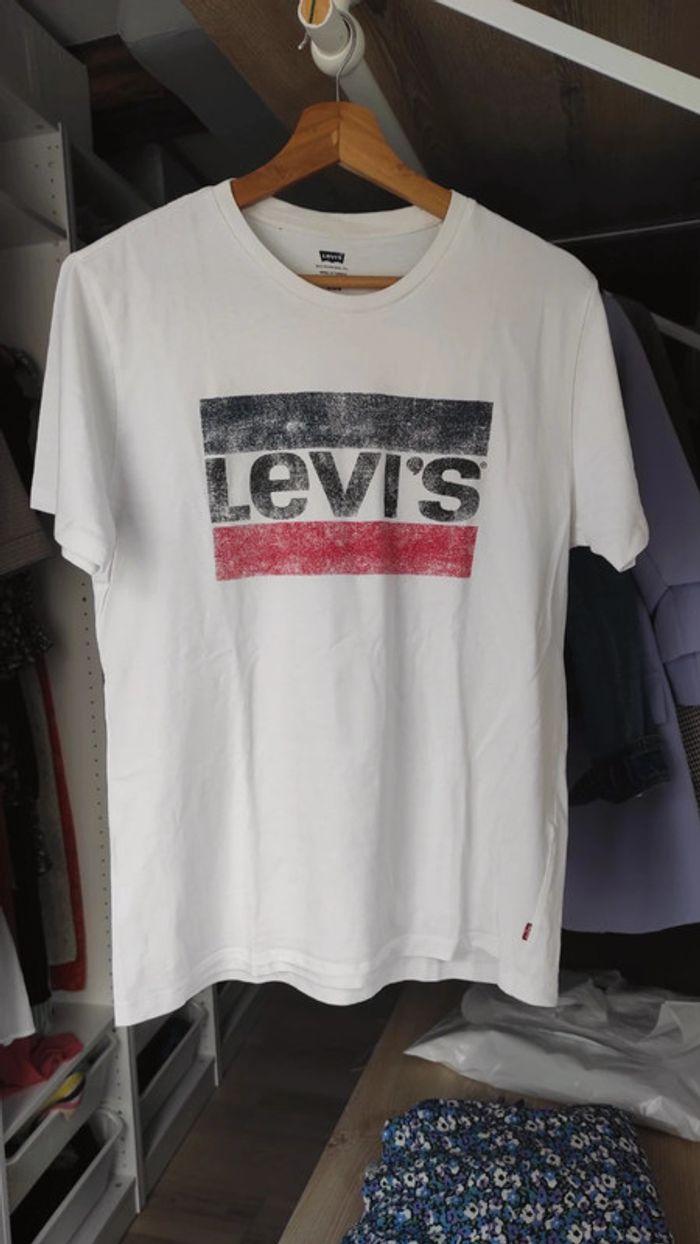 T shirt Levi's taille M - photo numéro 1