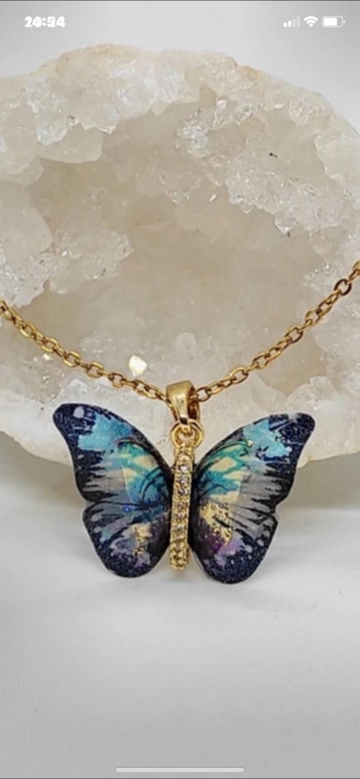 Collier acier doré avec papillon - photo numéro 1