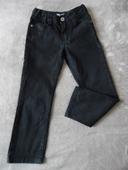 Jeans noir, taille 5 ans.