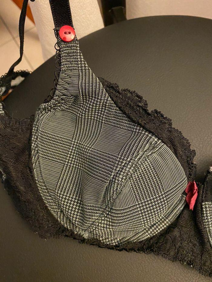 Soutien gorge gris et noir - photo numéro 2