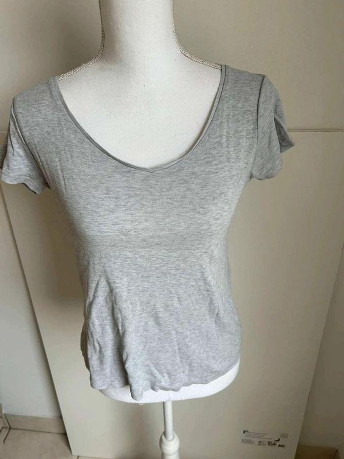 T shirt gris - photo numéro 1