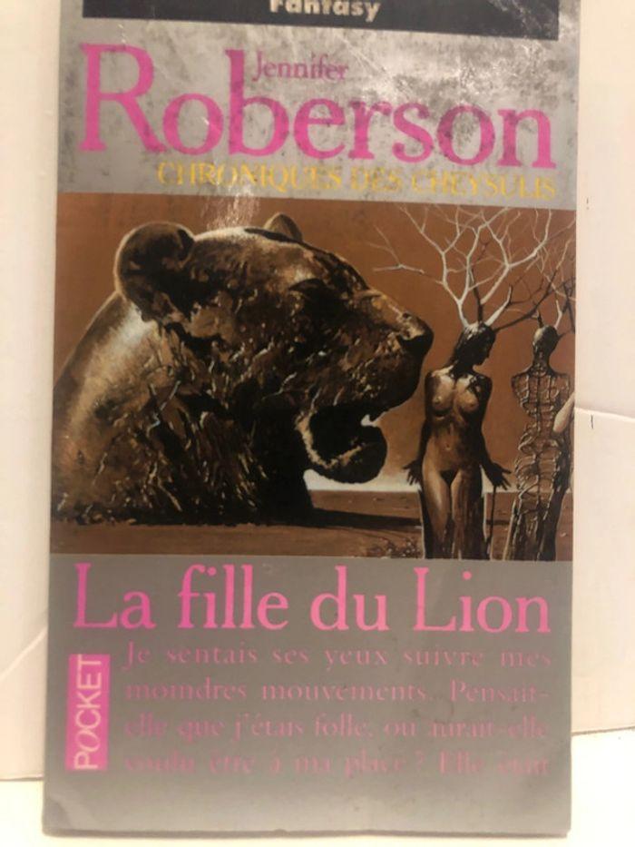 Livre sf La fille du lion jennifer roberson - photo numéro 3