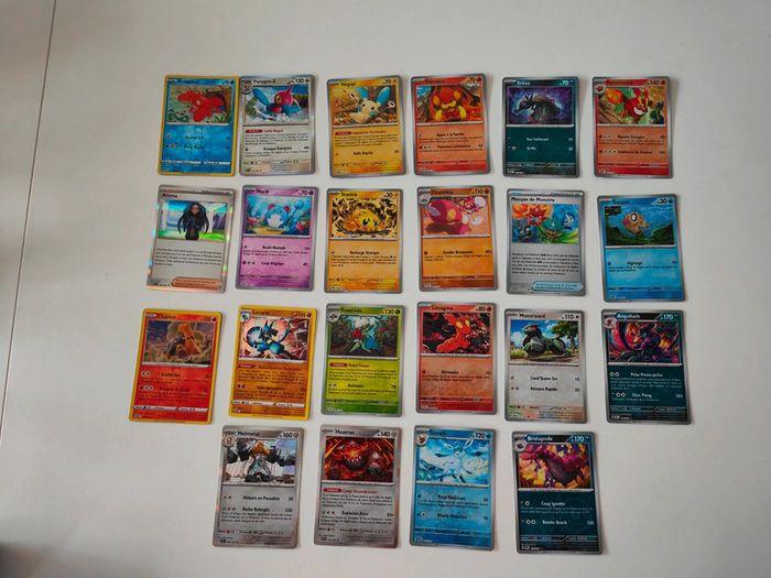 22 cartes brillantes Pokemon - photo numéro 1