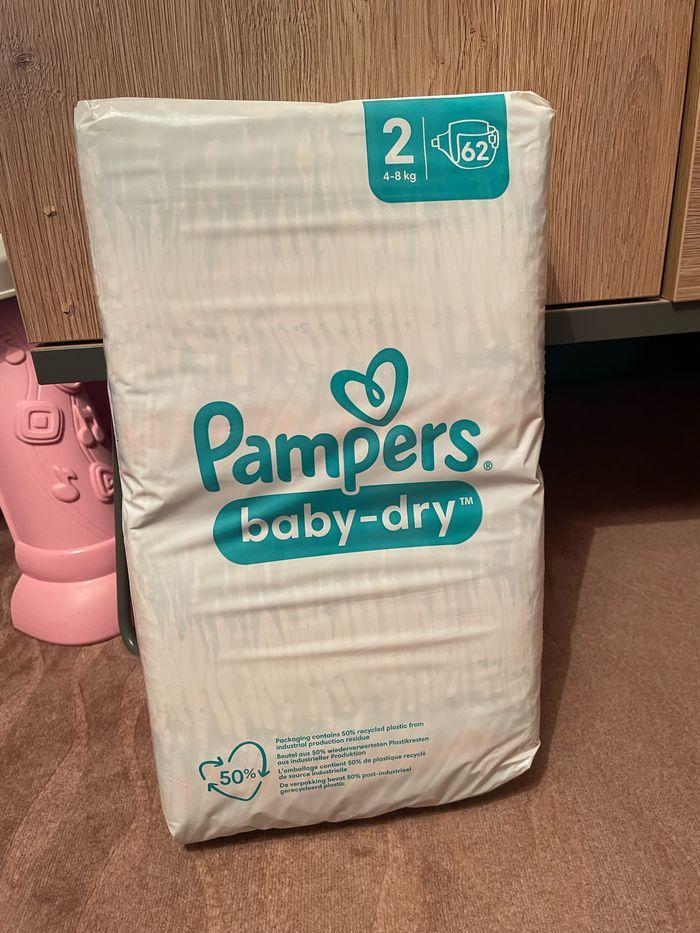 Couches pampers baby dry taille 2