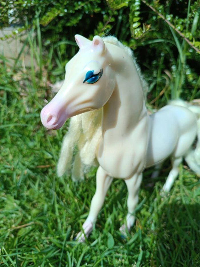 Cheval barbie blanc white mattel 2004 glitter paillette violet purple sparkling cendrillon sparkle - photo numéro 2