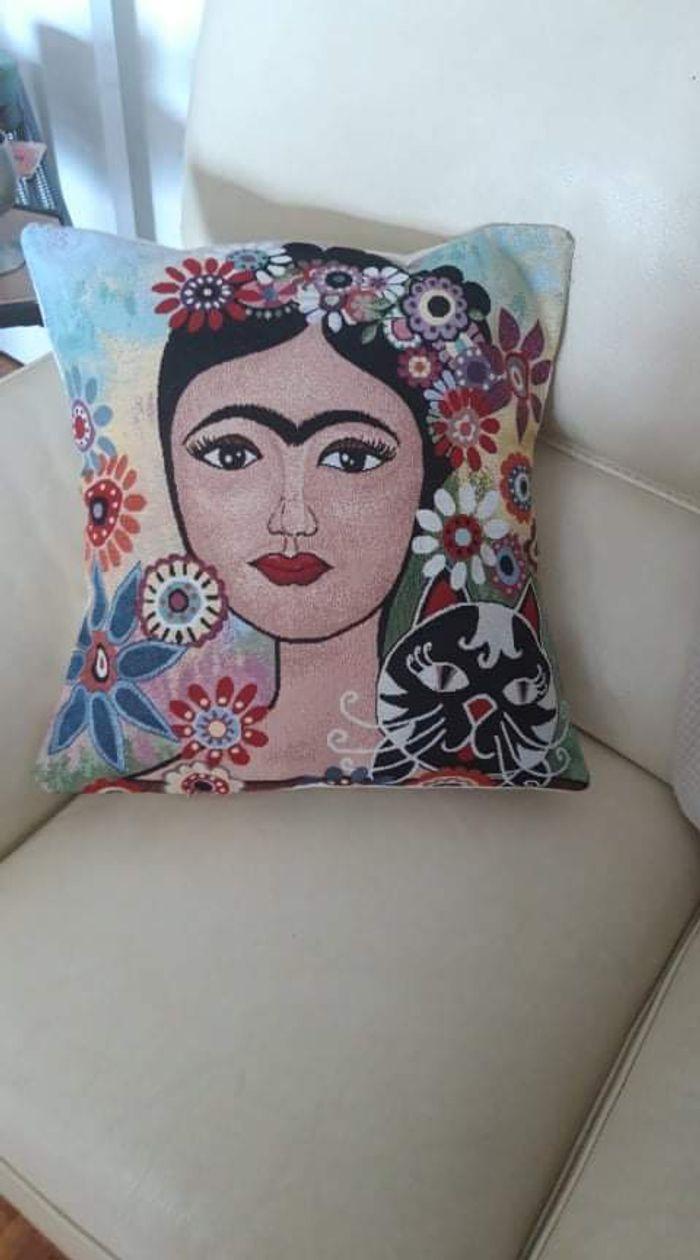 Housses de coussins de 40x40 mettant en avant Frida Kahlo.