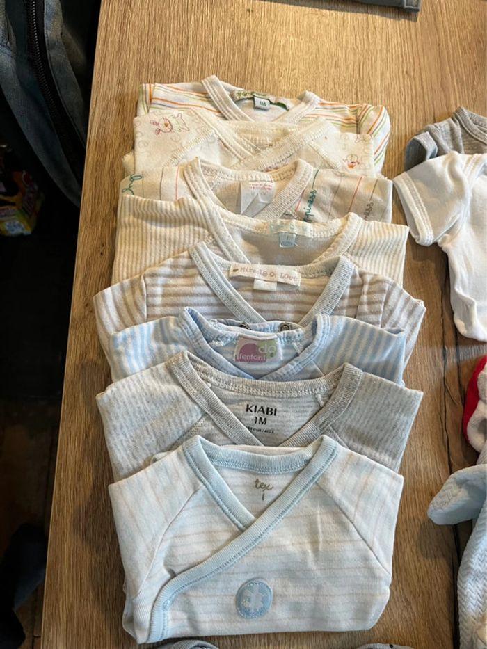 Lot de 49 pièces - vêtements bébé 1 mois - photo numéro 3