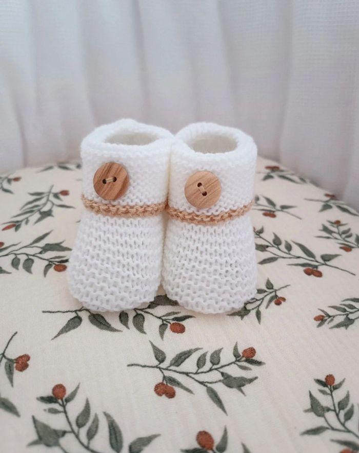 Chaussons maille mixte blanc bouton bois 0/1 mois - photo numéro 1