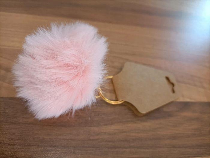 Porte clé pompom rose - photo numéro 3