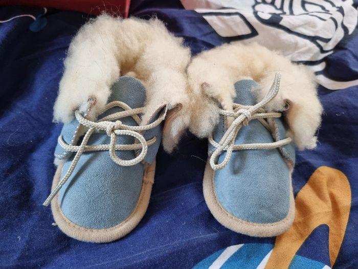 Petit chausson taille 17 pour bébé - photo numéro 1