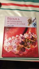 livre bijoux & accessoires en perles de cristal très bon état