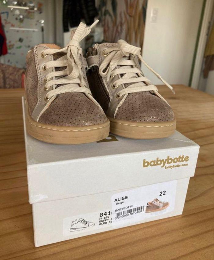 Chaussures bébé Babybotte pointure 22 quasi neuve - photo numéro 1