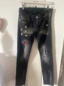 Pantalon jean troué . Dsquared2 . taille 46