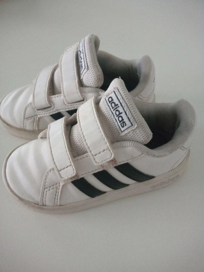 Basket enfant adidas 23 - photo numéro 1