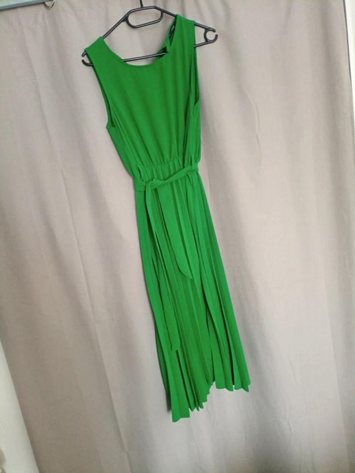 Robe verte plissée - photo numéro 1