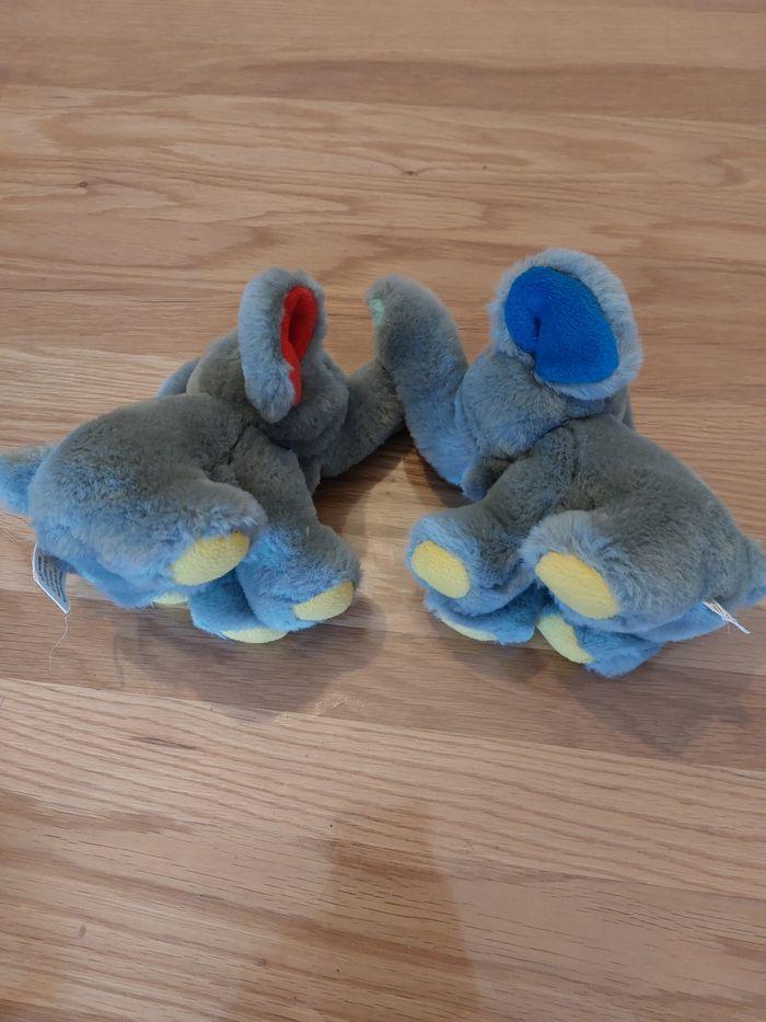 Deux petits éléphants en peluche - photo numéro 2