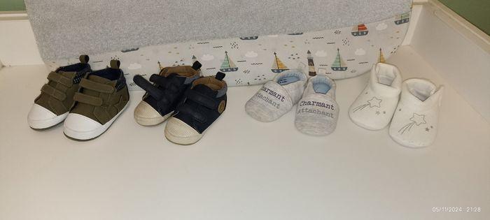 Vends lot chaussures et chaussons bébé - photo numéro 1