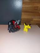 2 figurines pokemon nintendo tomy