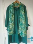 Robe verte avec foulard