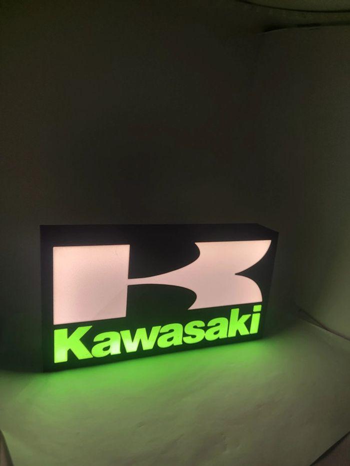 Logo figurine kawasaki led intégré branchements usb - photo numéro 4