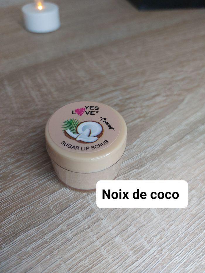 Gommage lèvres coco